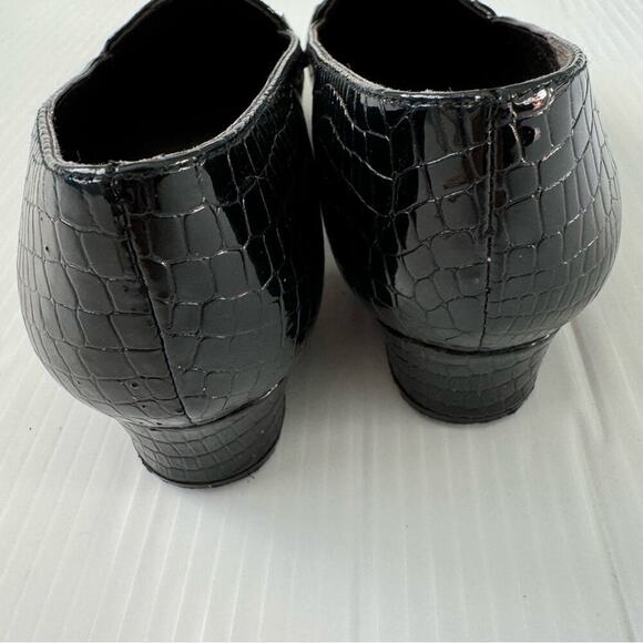 Etienne Aigner Valentine leather embossed loafer with gold colored hardware sz 8 - Picture 8 of 11